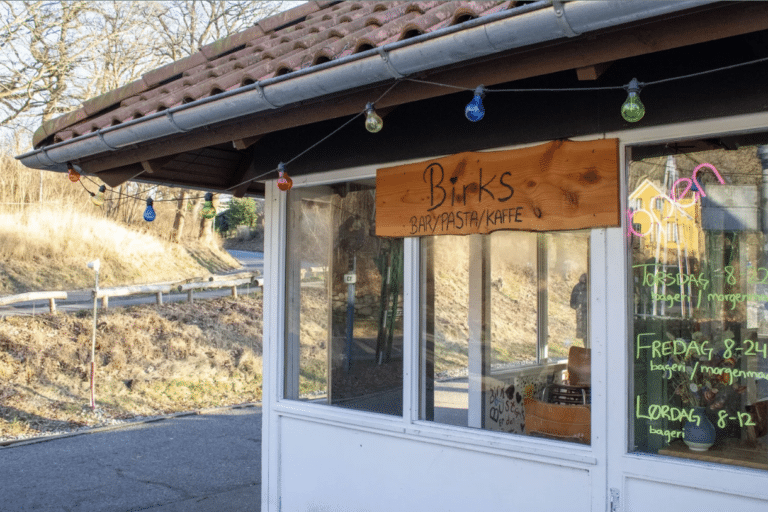 Birks i Brede: Bageri, Vinbar & Fællesskab
