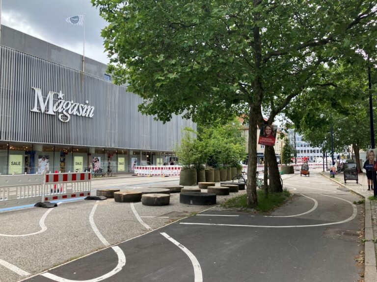 Det midlertidige byrum på Klampenborgvej ved Lyngby Storcenter